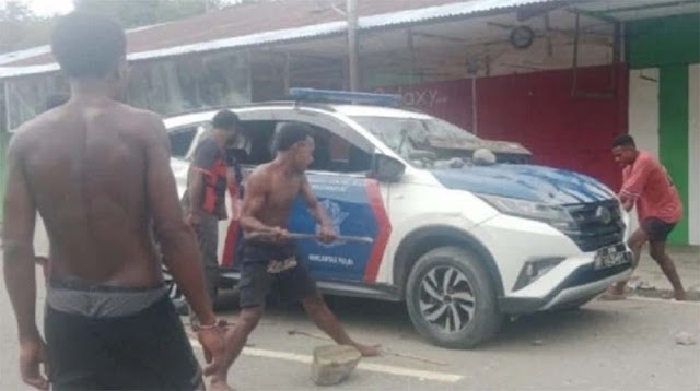Brutal! Massa Bersenjata Serang Polres Mamberamo Raya, Polisi Terluka dan Kendaraan Hancur