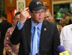 Makin Pede! Menkeu Purbaya Pamer Topi “8%”