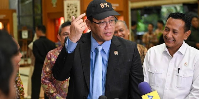 Makin Pede! Menkeu Purbaya Pamer Topi “8%”
