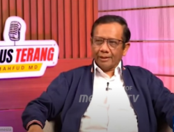 Mahfud: Polri Harus Lucuti Semua Anggotanya dari Jabatan Sipil