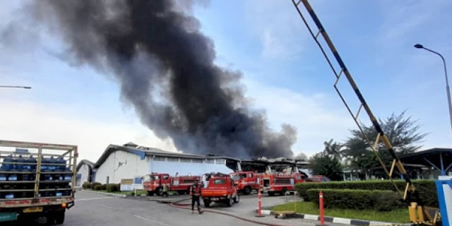 Pabrik Tekstil di Cikarang Dilalap Api