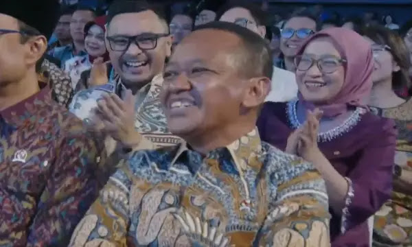 Momen Viral Bahlil Lahadalia Tersenyum Lebar Dijuluki Mutiara dari Timur