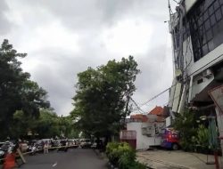 Tower Seluler Ambruk di Surabaya: Hantam Atap Sekolah & Mobil, Begini Kronologinya