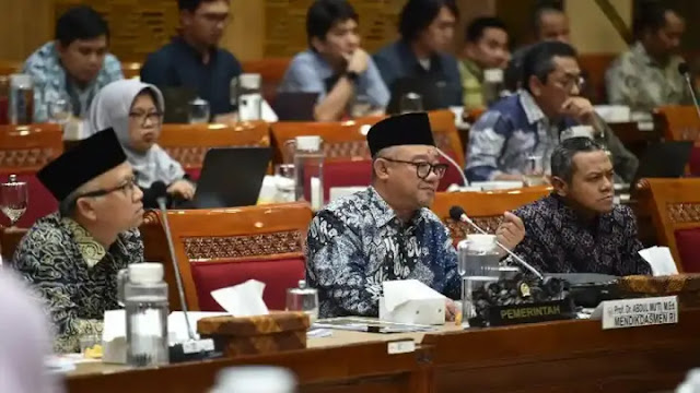 Banyak Anggota Dewan Lulusan Paket C, Ini Kata Mendikdasmen Abdul Muti