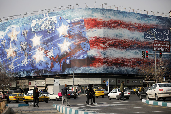 Iran Siaga Tinggi Pasang Mural Ancaman untuk AS, Armada USS Abraham Lincoln Bergerak ke Timur Tengah