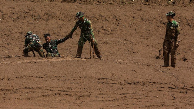 Korban Longsor Cisarua: 23 Marinir Tertimbun, 4 Meninggal Dunia | Update Evakuasi