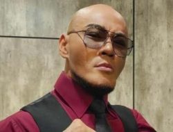 Deddy Corbuzier Beri Bantuan Tempat Usaha untuk Penjual Es Gabus yang Difitnah: Kronologi & Kritiknya