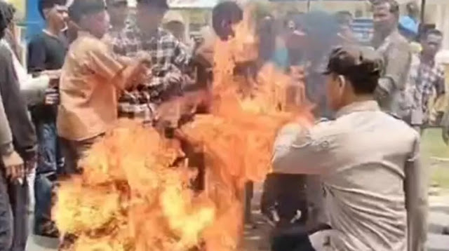 Polisi Tendang Ban Terbakar Saat Demo Dana Desa, 5 Mahasiswa Luka Bakar: Kronologi & Fakta