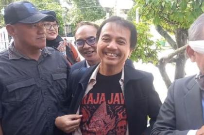 Roy Suryo Jadi Saksi Ahli Sidang Ijazah Jokowi: Analisis Lengkap & Aksi Kaus Raja Jawa