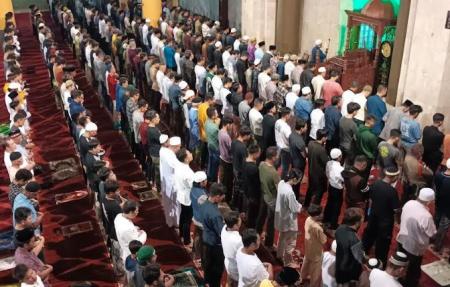 Keutamaan Shalat Tarawih Malam 1-30: Pahala & Ampunan Dosa Menurut Kitab Durratun Nasihin
